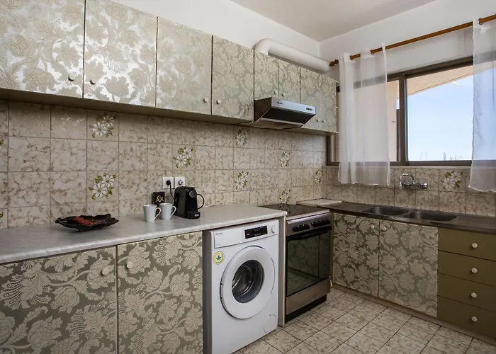 Rhodes Marina Daire *